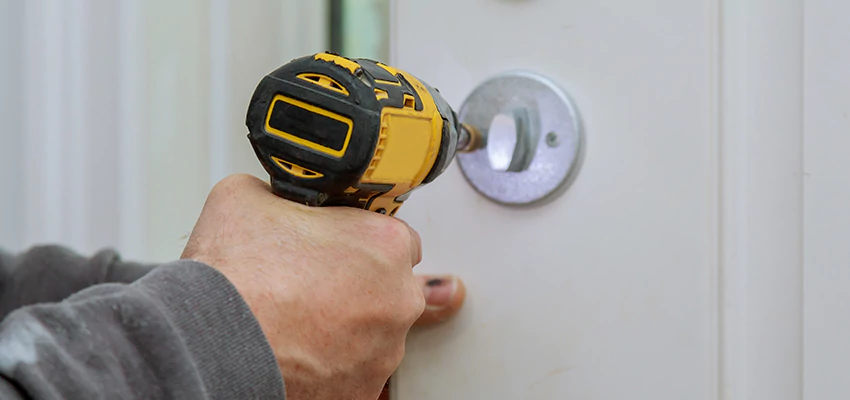 Street Locksmith For Smart Lock Repair in Waukegan, IL